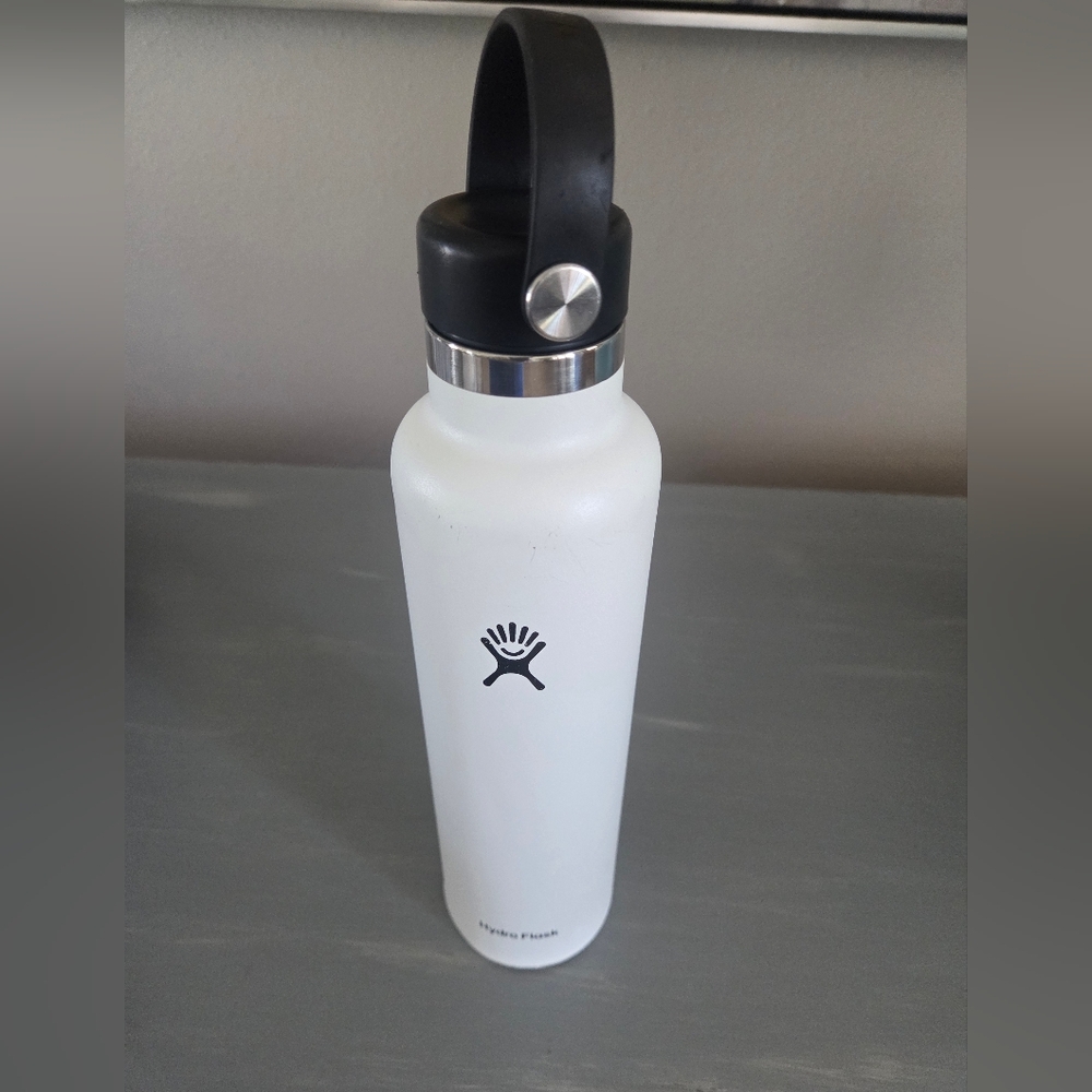 Hydro Flask 24 Oz Double Wall Vacuum Insulated Stainless Steel Leak Proof Sports